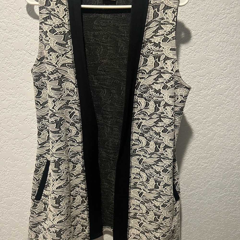 Parsley & Sage Black and Gray Textured Vest